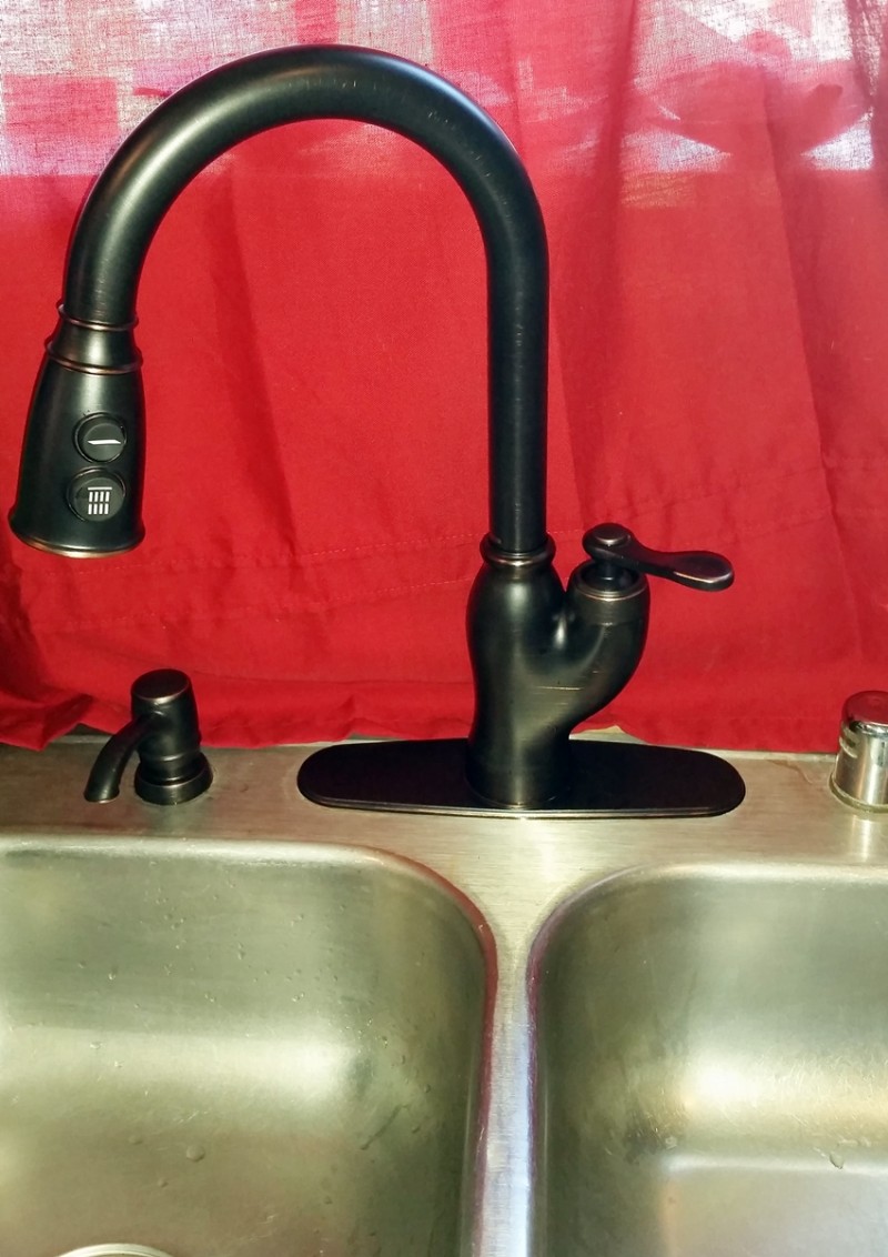 REVIEW: The Glenfield Pull-down Kitchen Faucet from Pfister